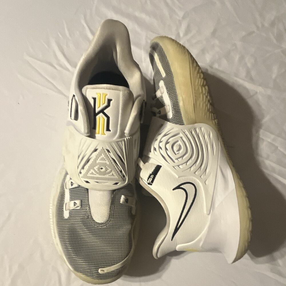 Nike Kyrie 6 Men’s Low Top Basketball Sneakers Lace-Up Strap White/Gray, size 12
